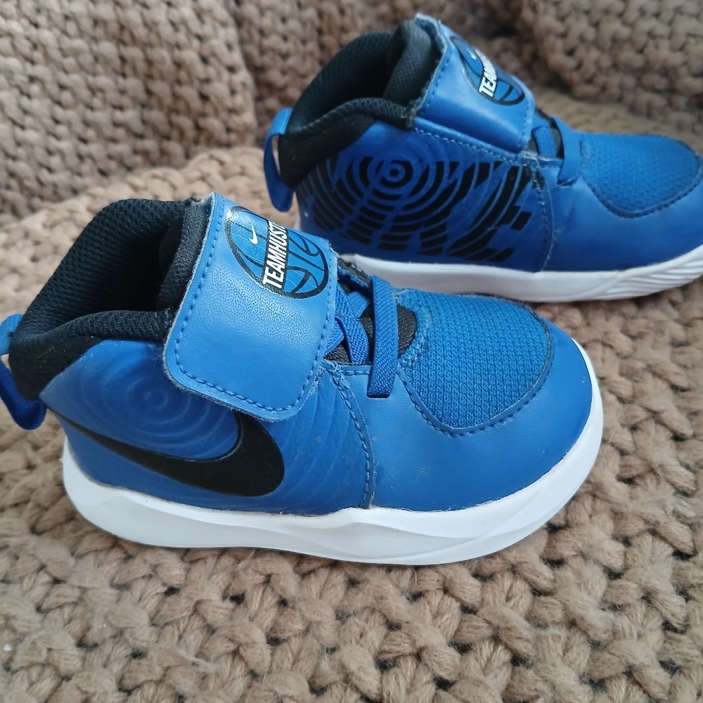 Kids' Toddler Nike Team Hustle size 6c l Athletic Shoes